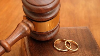 AYM'den Emsal Karar: Uzayan Boşanma Davaları Evlenme Hakkı İhlali mi?