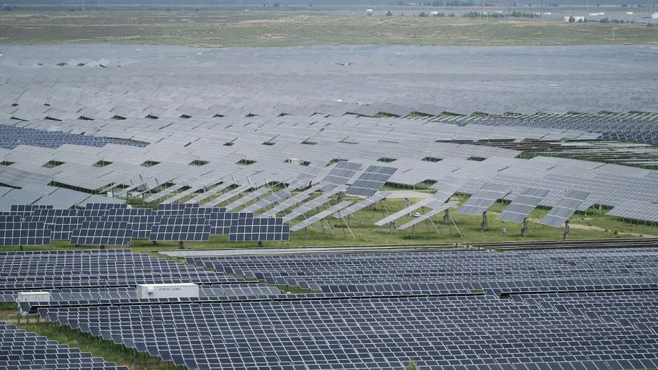 Çin'den Güneş Enerjisi Rekoru: 2025'in İlk Yarısında 380 GW Kapasite Eklendi