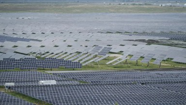 Çin'den Güneş Enerjisi Rekoru: 2025'in İlk Yarısında 380 GW Kapasite Eklendi