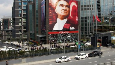 CHP İstanbul'da Kayyum Krizi: Abluka Altındaki İl Başkanlığı'nda Neler Oluyor?
